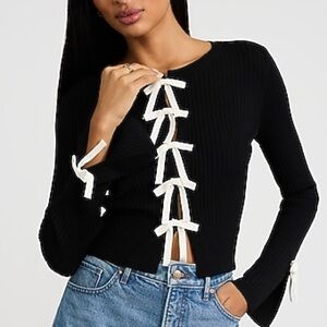 NWT Express Silky Soft Fitted Bow Front Sweater • Black • Sz M